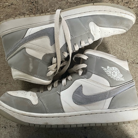 Womens Air Jordan 1 Mid ‘Wolf Grey Aluminum’ - Picture 3 of 4
